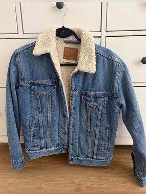Levi's Woman’s 90s Sherpa-Lined Denim Jacket
